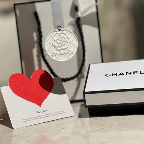 تعليقة شانيل