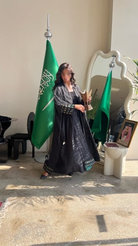 عباية اليوم الوطني مع التل