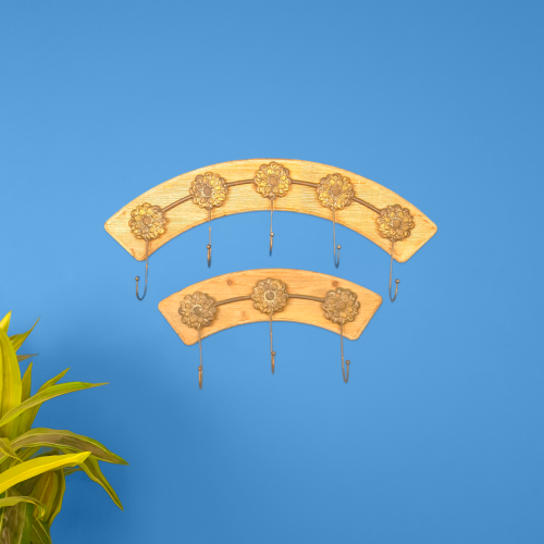 علاقة ملابس حديد قوس و ورد جدارية