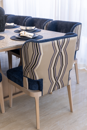 كرسي طاولة الطعام