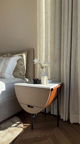 كمودينة سرير مع جلد جملي