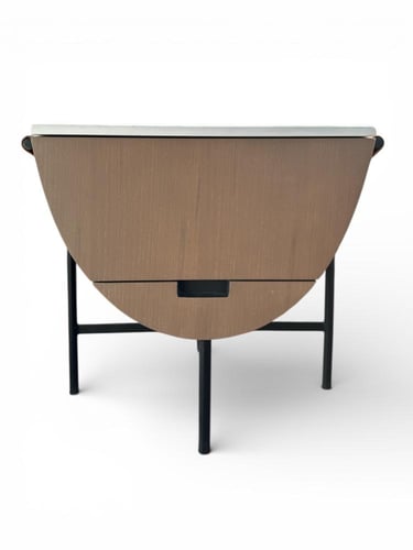 كمودينة سرير مع جلد جملي