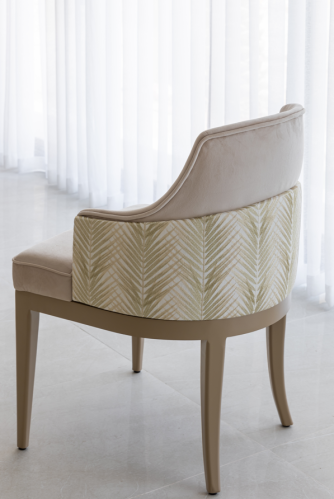 كرسي طاولة طعام من الجلد وقماش الكتان