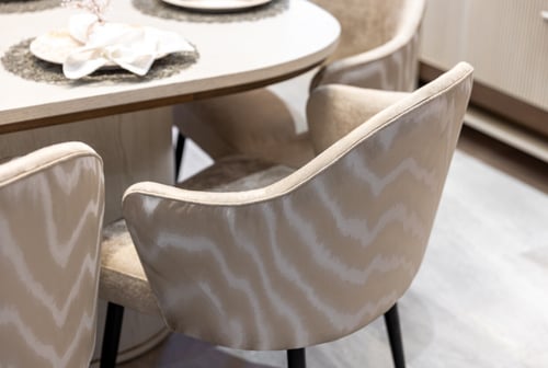 كرسي طاولة الطعام