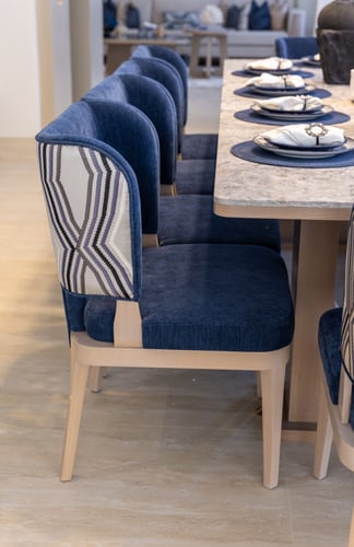 كرسي طاولة الطعام