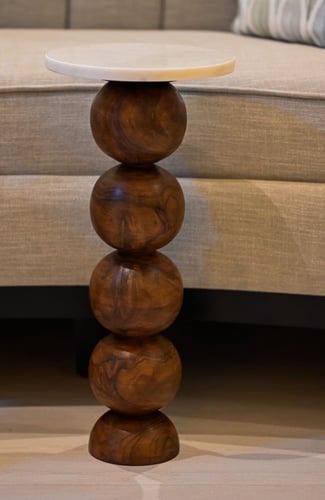 طاولة جانبية