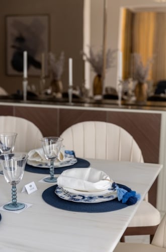 كرسي طاولة الطعام