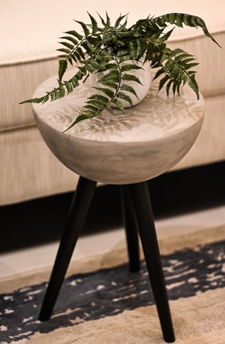 طاولة جانبية