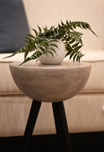 طاولة جانبية