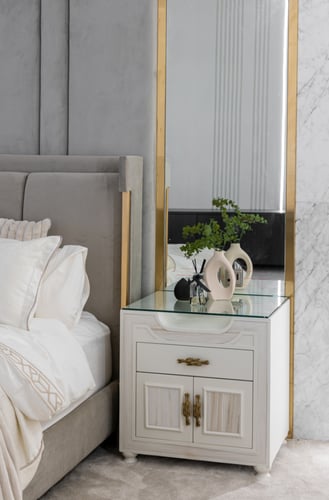 طاولة سرير جانبية