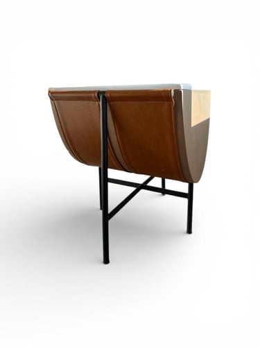 كمودينة سرير مع جلد جملي