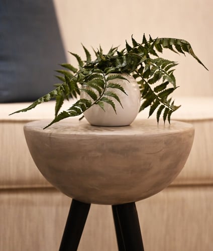 طاولة جانبية