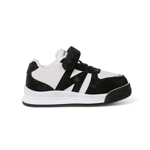 حذاء سنيكرز