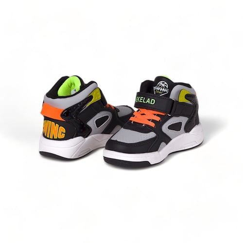 حذاء سنيكرز