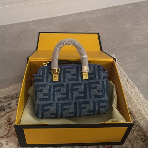 حقيبة فندي Fendi