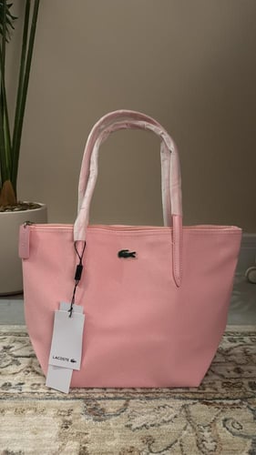 شنطة لاكوست M