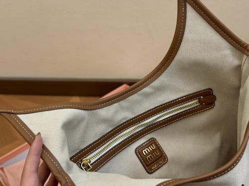 Miumiu شنطة