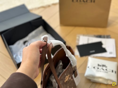 شنطة كوتش stars and snowflakes