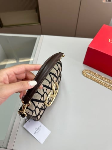 شنطة فالنتينو