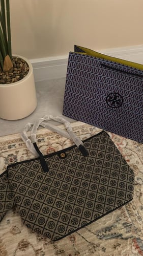 شنطة توري بورش