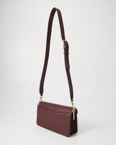 كوتش تابي عنابي