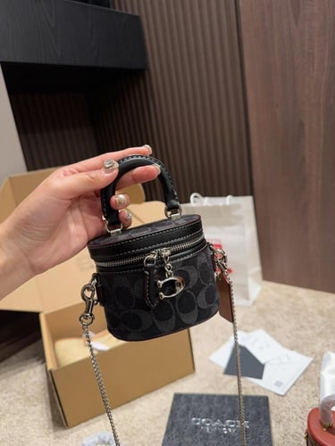 شنطة كوتش ماستر كروس تريل 12 Trail 12 Crossbody