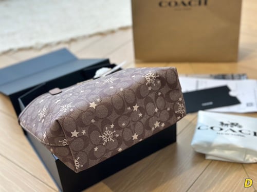 شنطة كوتش stars and snowflakes