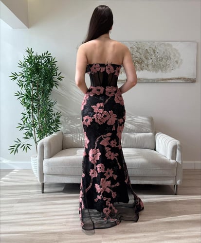 فستان اسود كلفة جاهزة مورد