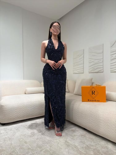 فستان كحلي داكن حرير مطرز بالترتر والخرز اللامع