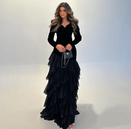 فستان اسود مخمل