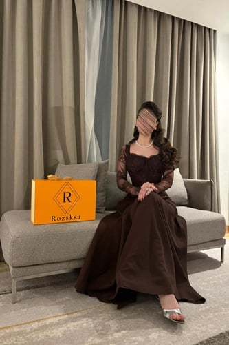 فستان بني دانتيل