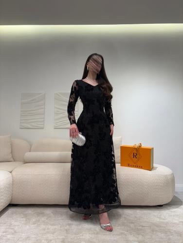 فستان أسود جذاب بتطريزات لامعه