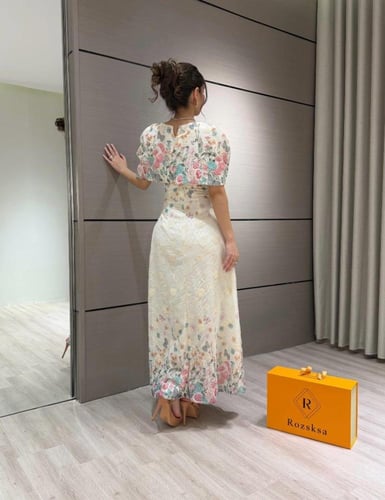 فستان بتطريز زهور