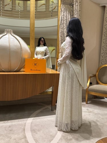 فستان اوف وايت تنتيل مع كريب