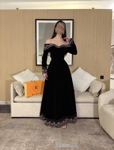 فستان مخمل انيق بكلفة مميزة