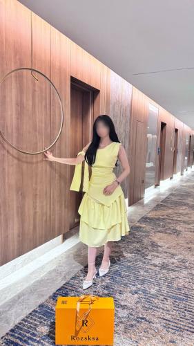 فستان اصفر قصير للعيد