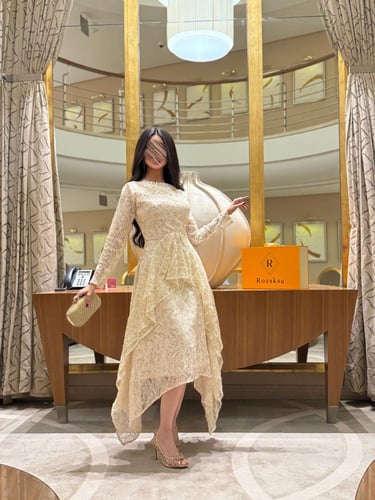 فستان سكري تنتيل لامع قصة مميزة