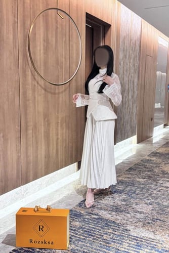 فستان ابيض انيق