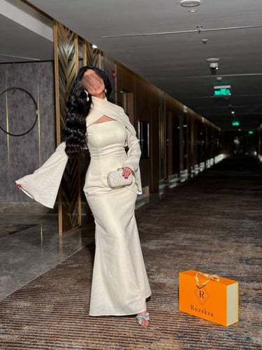 فستان طويل بلون بيج مصفر