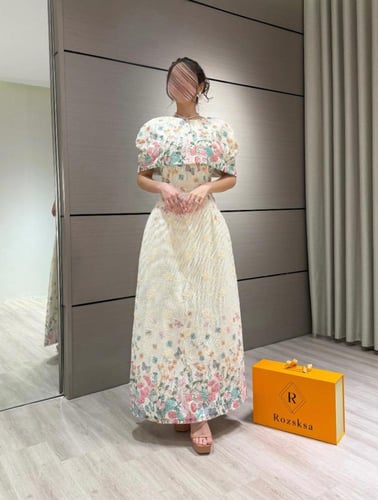 فستان بتطريز زهور