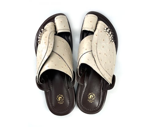 يوميه 526 حذاء اوف وايت