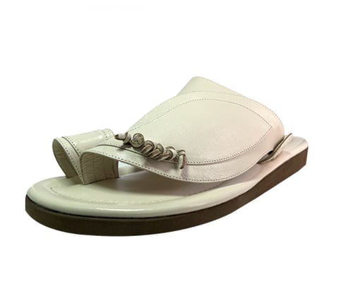 سقافيه 018 حذاء شرقي ابيض