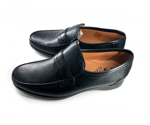 يوميه 1001 جزمه سوداء كلاسيك