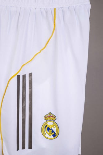 طقم ريال مدريد الاساسي 2025/22026