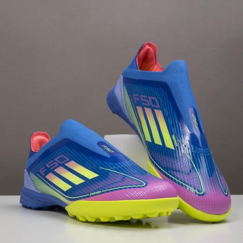 جزمة كرة قدم Adidas