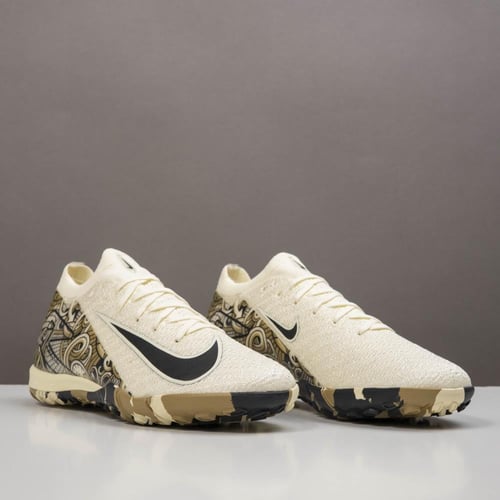 جزمة كرة قدم Nike