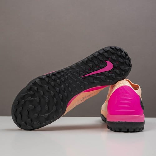 جزمة كرة قدم Nike