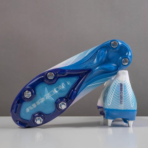 جزمة كرة قدم Nike