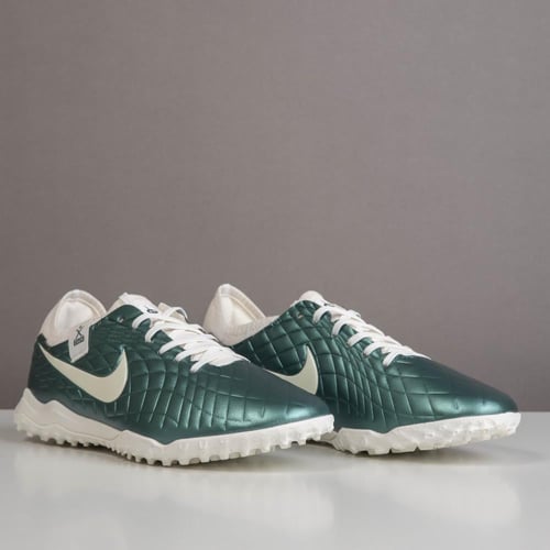 جزمة كرة قدم Nike