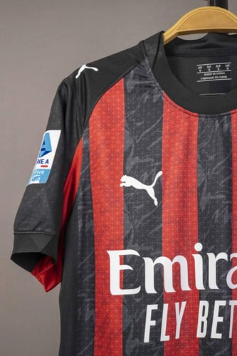 طقم ميلان الاساسي 2025/2026